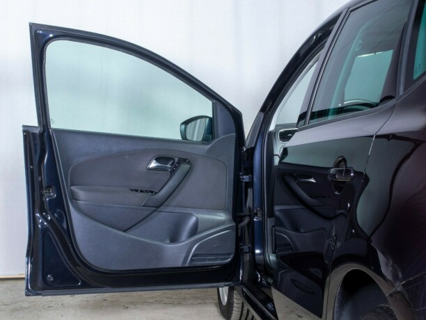 volkswagen-polo-diesel-2012-big-19