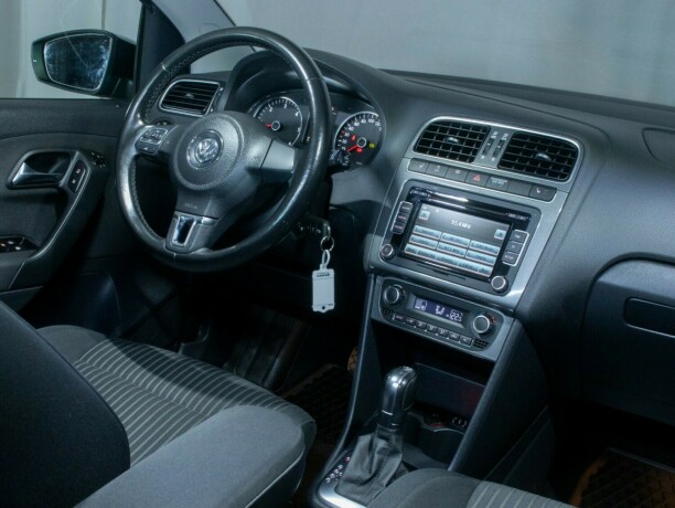 volkswagen-polo-diesel-2012-big-17