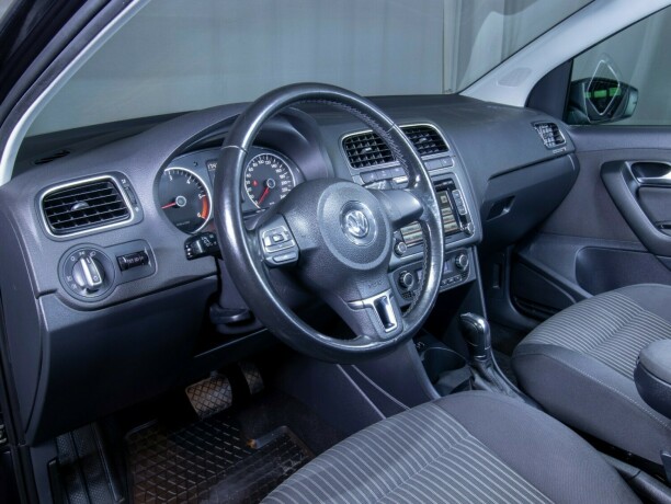 volkswagen-polo-diesel-2012-big-35