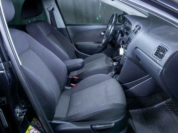 volkswagen-polo-diesel-2012-big-41