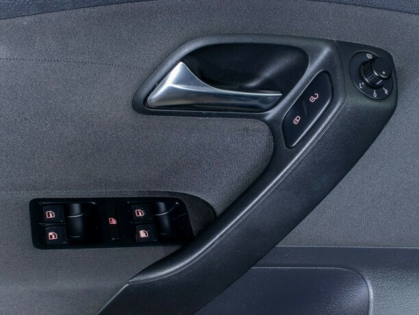 volkswagen-polo-diesel-2012-big-20