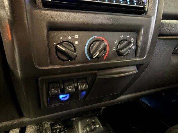 jeep-wrangler-bensin-1999-big-26