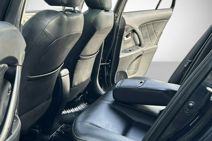 toyota-avensis-bensin-2016-big-18