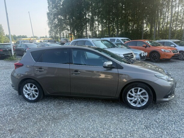 toyota-auris-elektrisitetbensin-2017-big-8