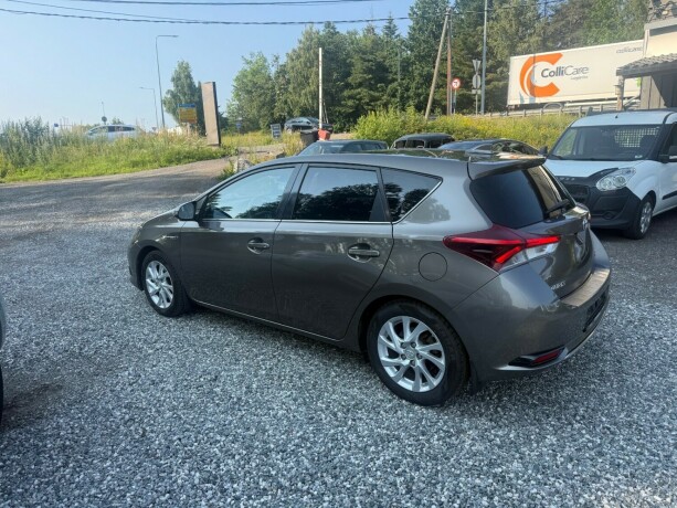 toyota-auris-elektrisitetbensin-2017-big-3