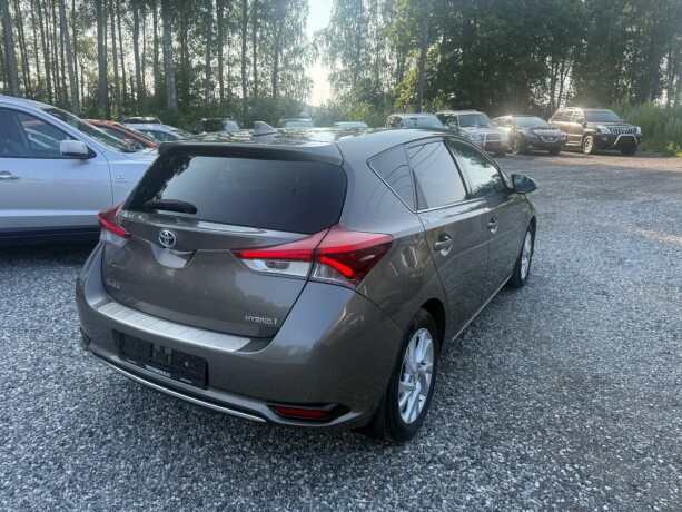 toyota-auris-elektrisitetbensin-2017-big-5