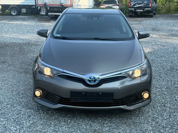 toyota-auris-elektrisitetbensin-2017-big-2