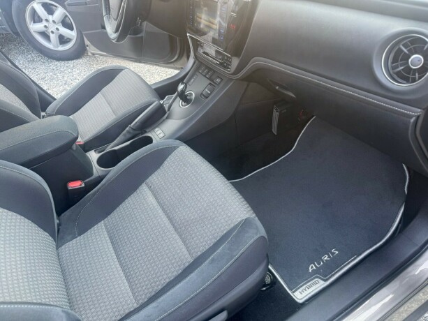 toyota-auris-elektrisitetbensin-2017-big-21