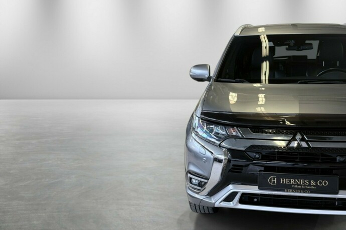 mitsubishi-outlander-elektrisitetbensin-2019-big-3