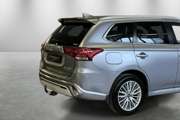 mitsubishi-outlander-elektrisitetbensin-2019-big-5