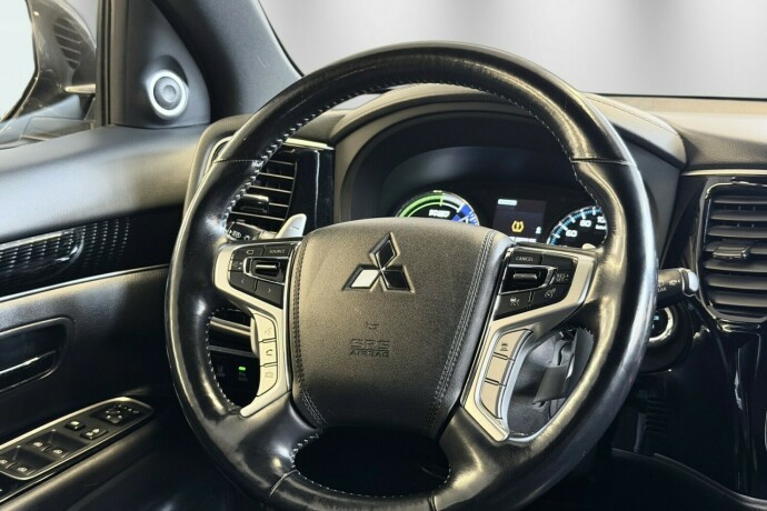 mitsubishi-outlander-elektrisitetbensin-2019-big-12