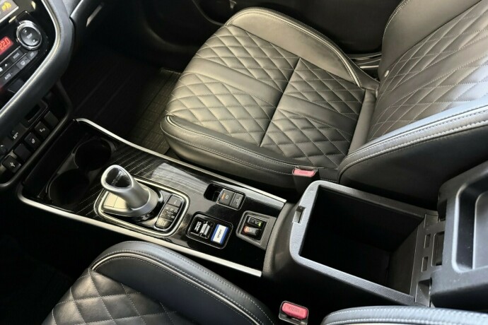 mitsubishi-outlander-elektrisitetbensin-2019-big-22