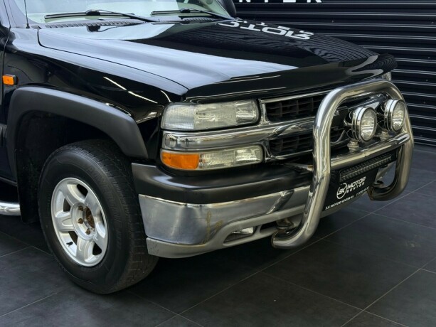 chevrolet-tahoe-bensin-2004-big-2