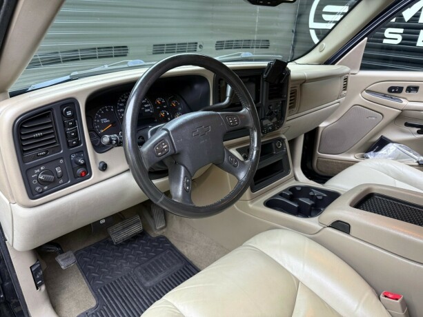 chevrolet-tahoe-bensin-2004-big-11