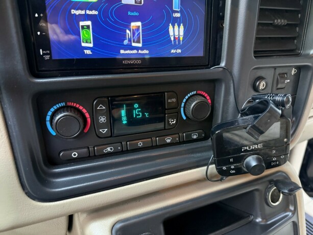 chevrolet-tahoe-bensin-2004-big-18