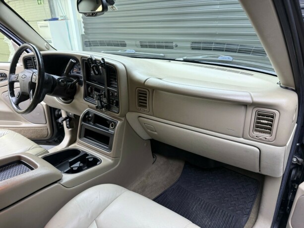 chevrolet-tahoe-bensin-2004-big-12
