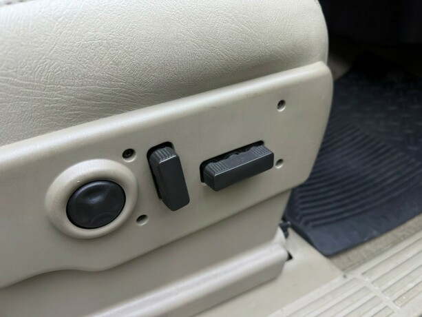 chevrolet-tahoe-bensin-2004-big-22