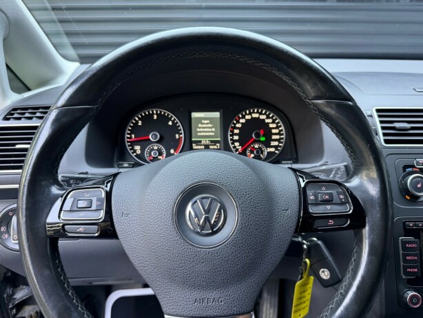 volkswagen-touran-diesel-2012-big-12
