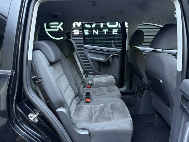 volkswagen-touran-diesel-2012-big-23