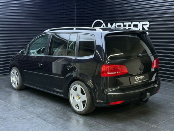 volkswagen-touran-diesel-2012-big-1