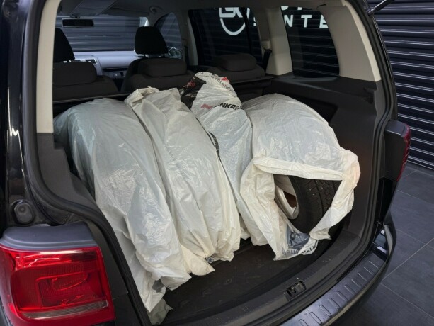 volkswagen-touran-diesel-2012-big-25