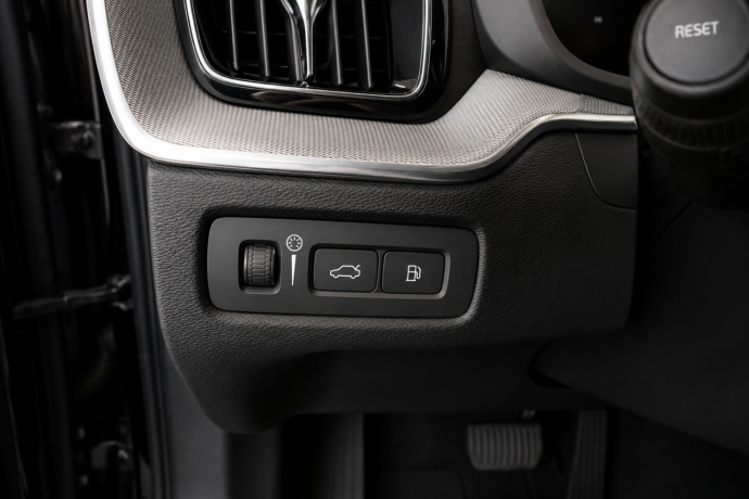 volvo-xc-60-elektrisitetbensin-2018-big-17