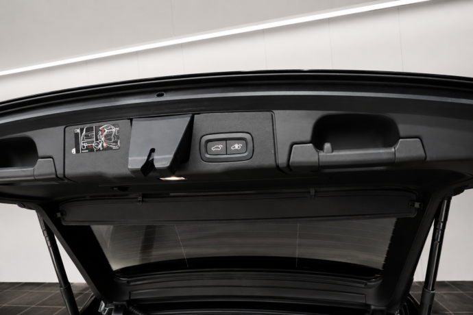 volvo-xc-60-elektrisitetbensin-2018-big-9