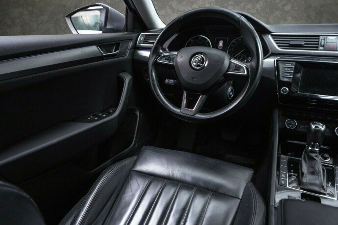 skoda-superb-diesel-2016-big-23