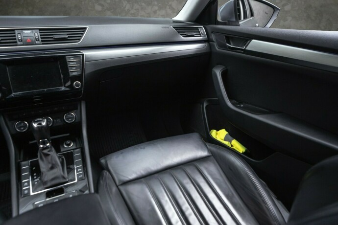 skoda-superb-diesel-2016-big-24