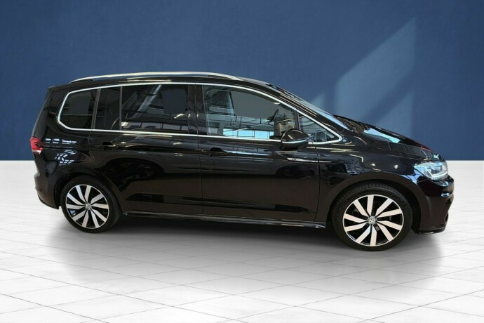 volkswagen-touran-bensin-2017-big-1