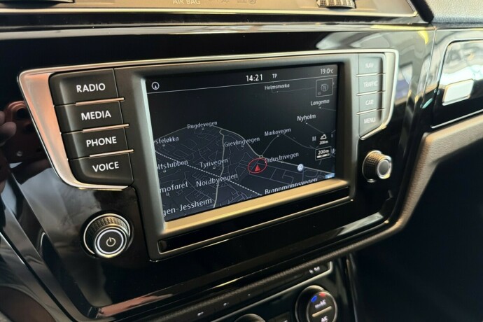 volkswagen-touran-bensin-2017-big-16