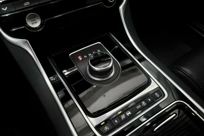 jaguar-xf-diesel-2017-big-20