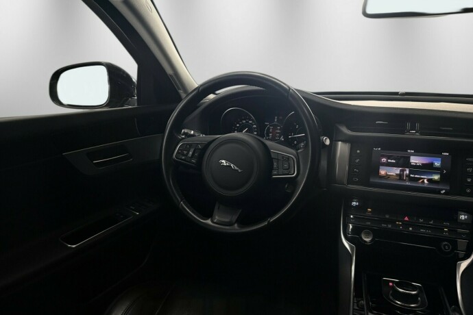 jaguar-xf-diesel-2017-big-14