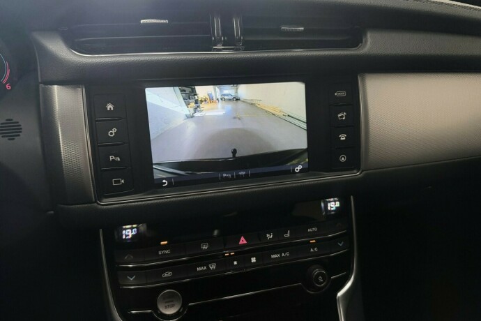 jaguar-xf-diesel-2017-big-24