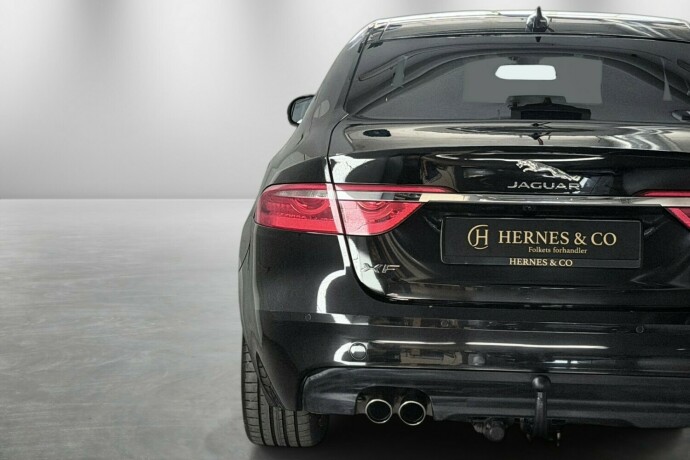 jaguar-xf-diesel-2017-big-11