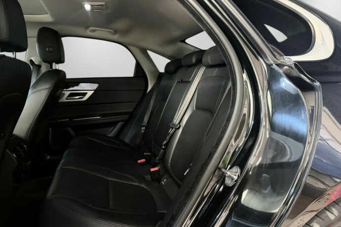 jaguar-xf-diesel-2017-big-32