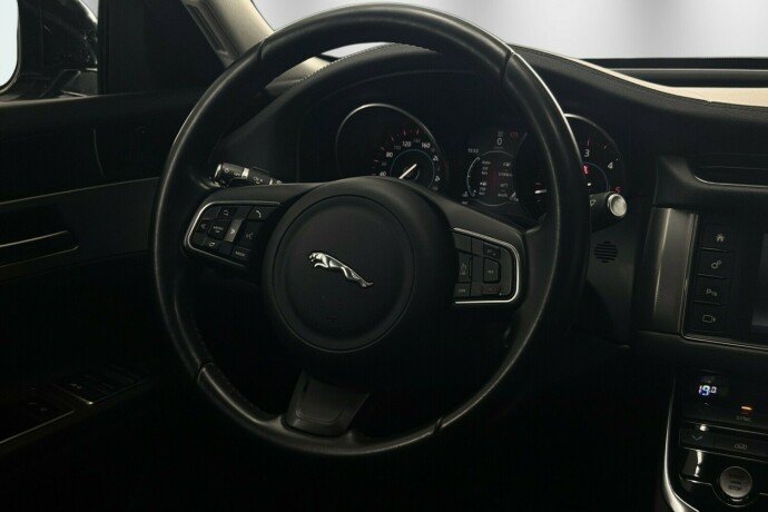 jaguar-xf-diesel-2017-big-10