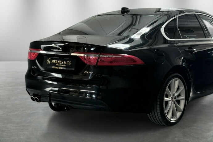 jaguar-xf-diesel-2017-big-33