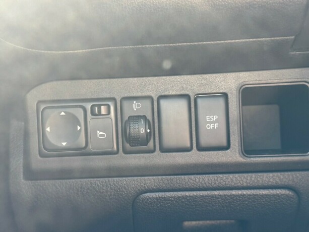 nissan-note-bensin-2010-big-11