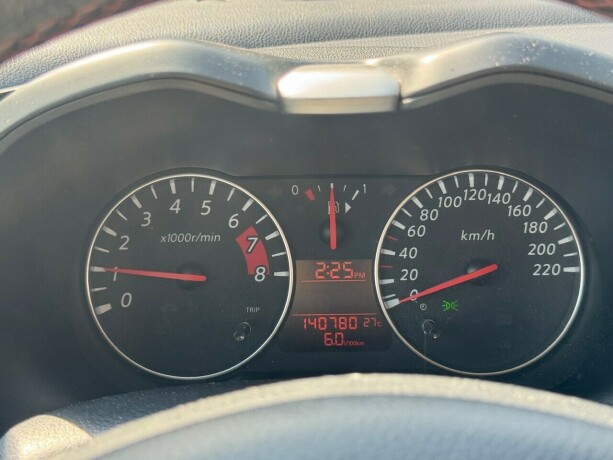 nissan-note-bensin-2010-big-15