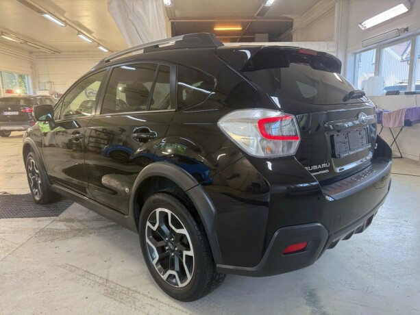 subaru-xv-bensin-2016-big-3
