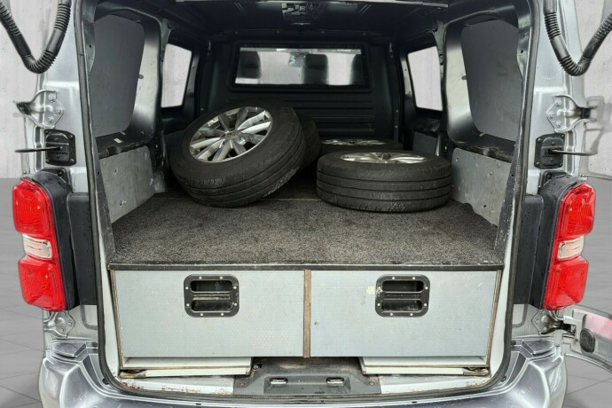 opel-vivaro-diesel-2021-big-18