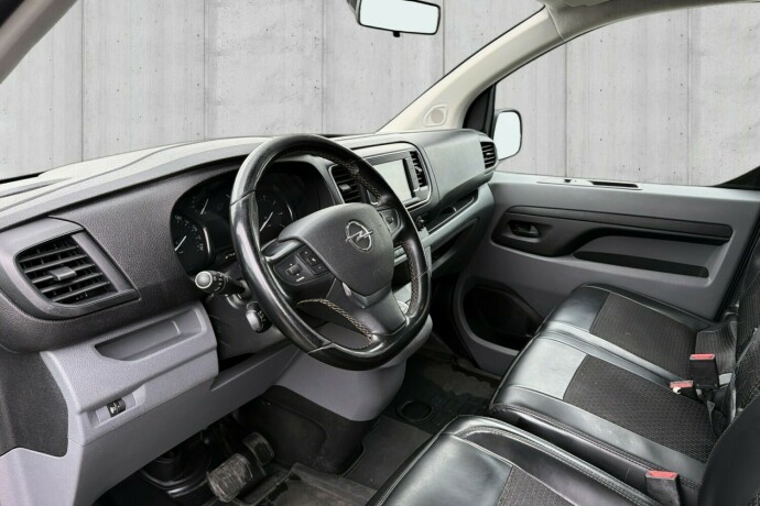 opel-vivaro-diesel-2021-big-8