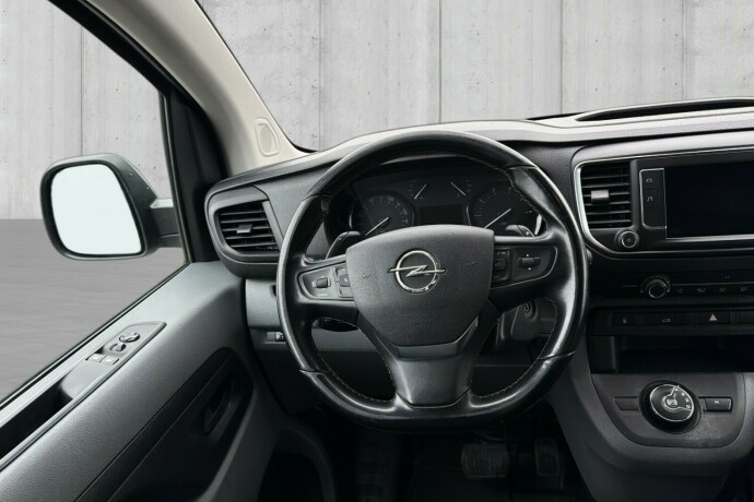 opel-vivaro-diesel-2021-big-9