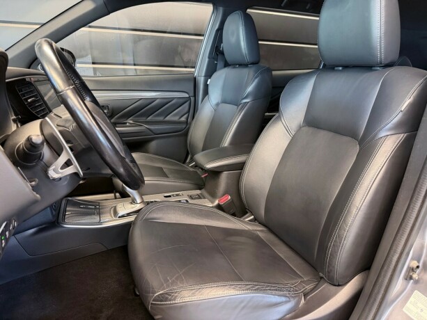 mitsubishi-outlander-elektrisitetbensin-2020-big-12