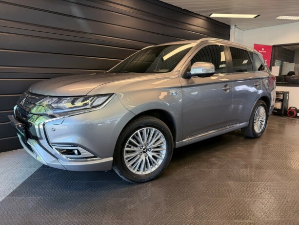 mitsubishi-outlander-elektrisitetbensin-2020-big-1