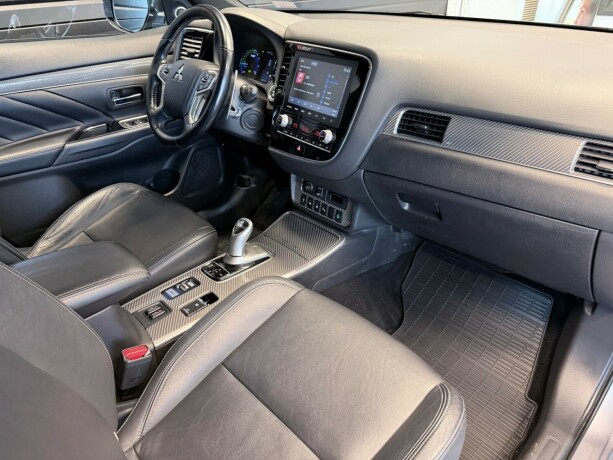 mitsubishi-outlander-elektrisitetbensin-2020-big-15