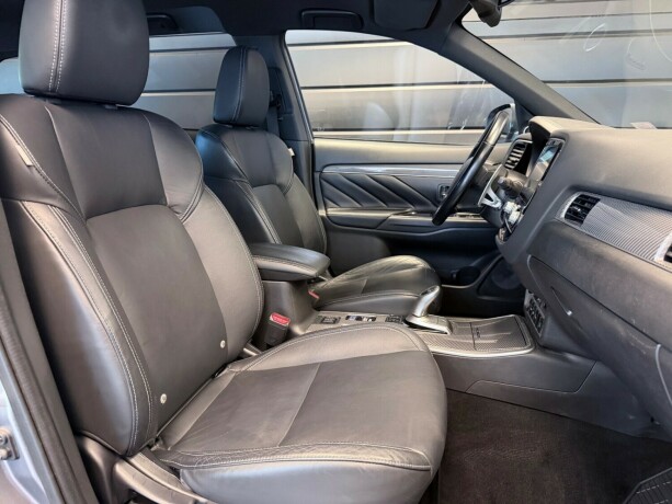 mitsubishi-outlander-elektrisitetbensin-2020-big-16