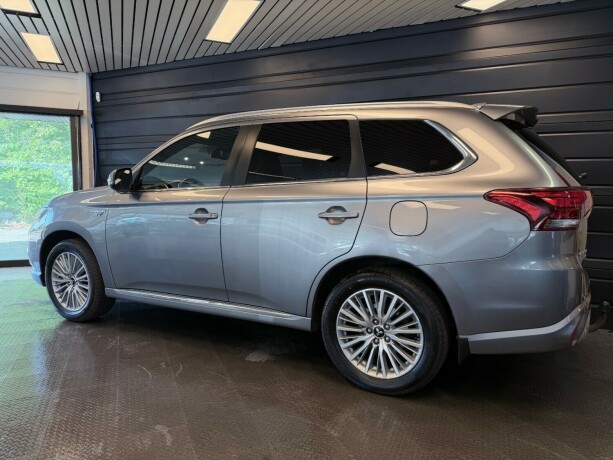 mitsubishi-outlander-elektrisitetbensin-2020-big-4