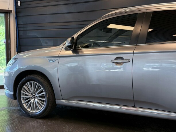 mitsubishi-outlander-elektrisitetbensin-2020-big-7